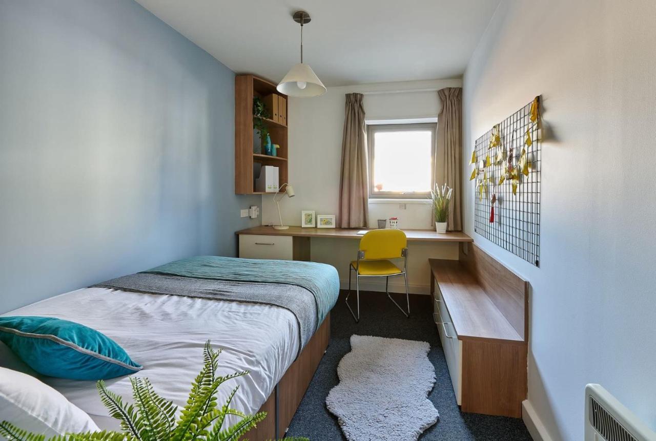 Cosy Ensuite Bedrooms At Trust House Near Exeter City Centre Exterior photo